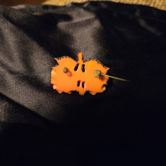 Vintage Art Deco Carved Bakelite Double Rose Brooch-Deep Amber Orange - Picture 6 of 9